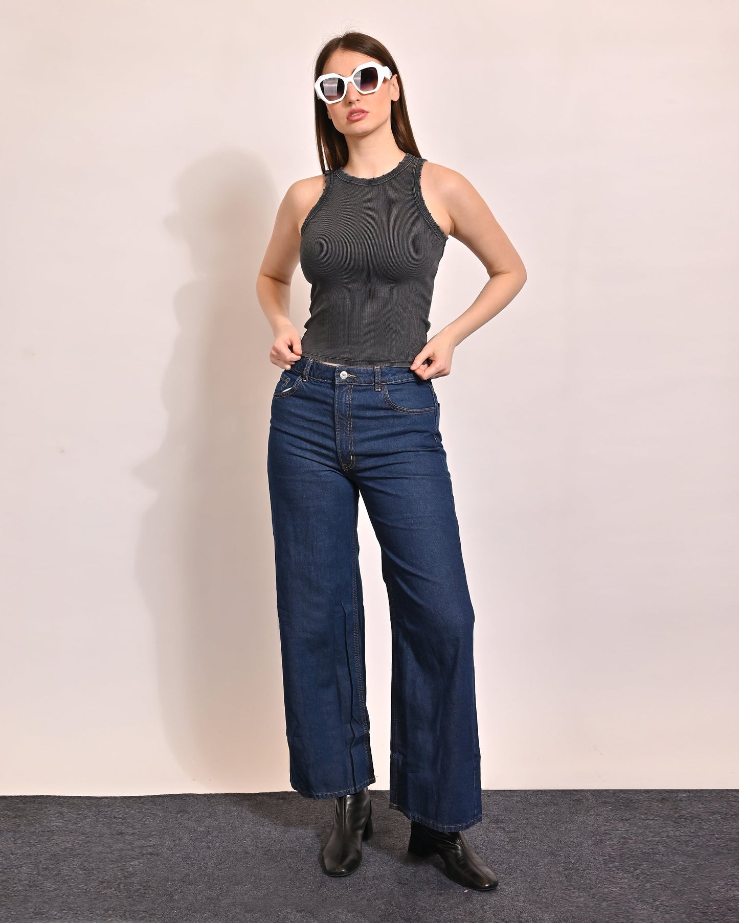 Women Grey & White Sleeveless Crew