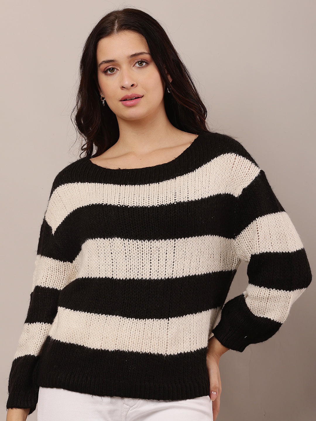 Women Black & White Crew Neck Knitted Sweater